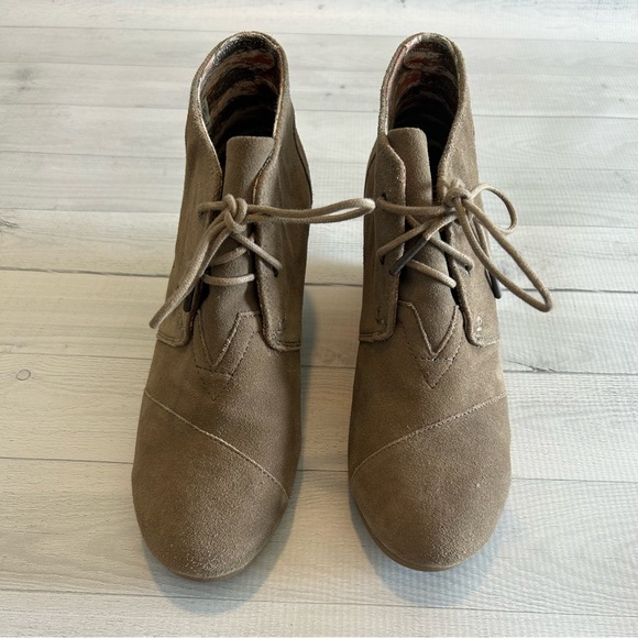 Toms Desert Wedge Suede Ankle Boots Taupe Size 9.5 - Picture 2 of 6